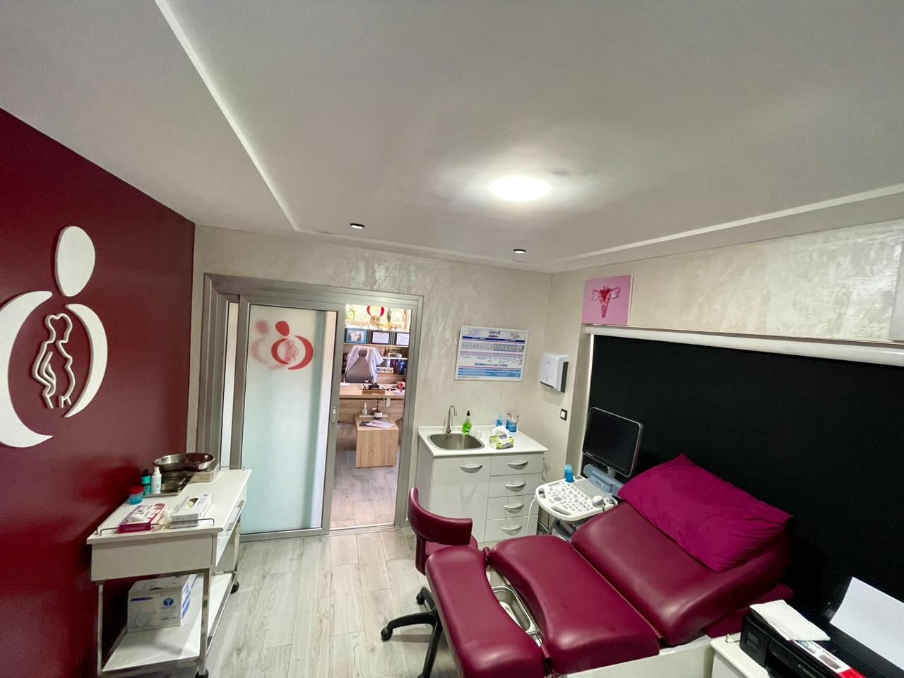 Salle de consultation lumineuse